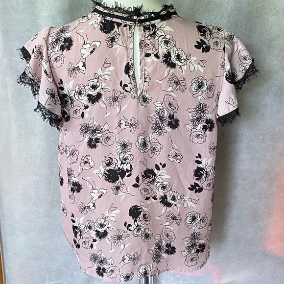 Lily White Floral top - Picture 4 of 7